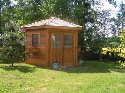 Gazebo fermé en bois